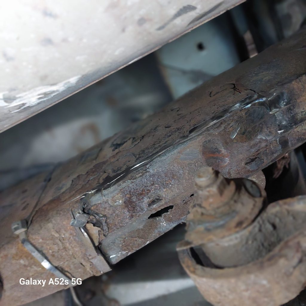 Toyota Hilux pickup leaf spring hanger Leaf Spring Hanger Rusty and Damaged 
