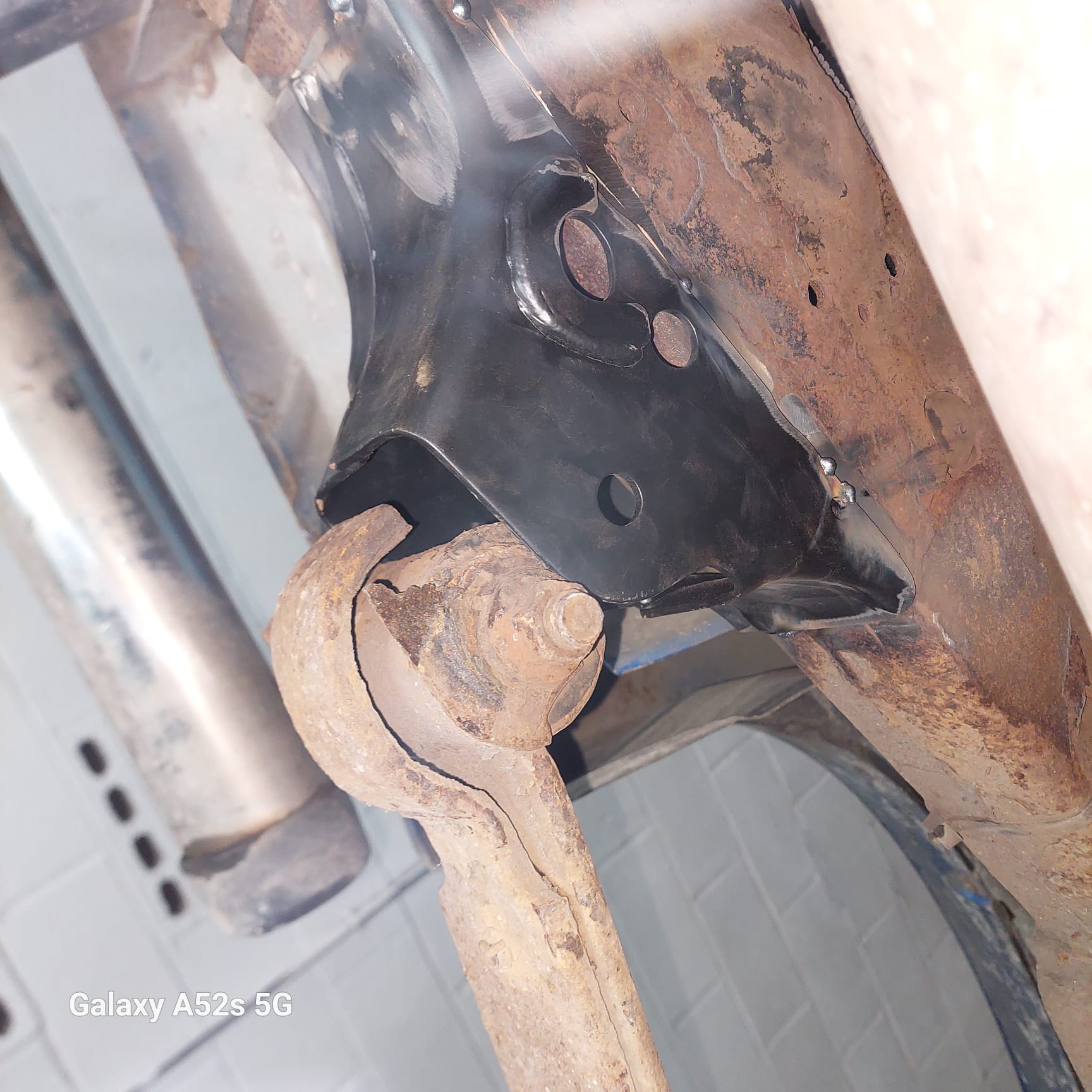 Toyota Hilux Pickup Leaf Spring Hanger Corrosion Fixed