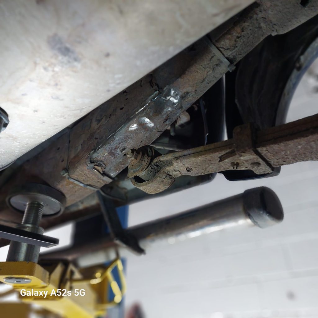 Welding Toyota Hilux pickup leaf spring hanger