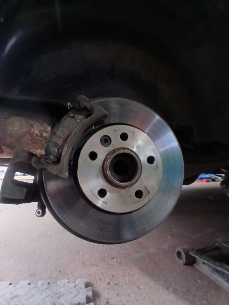 VW T6 brake disc and caliper during free repair included in underseal service
