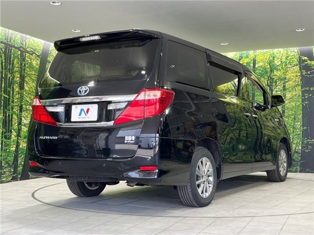 Toyota Alphard rear view